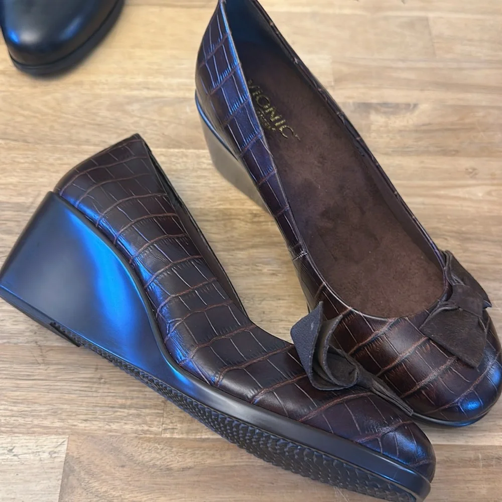VIONIC Lena wedge